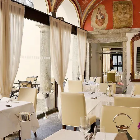 Boutique La Rinascente מלון